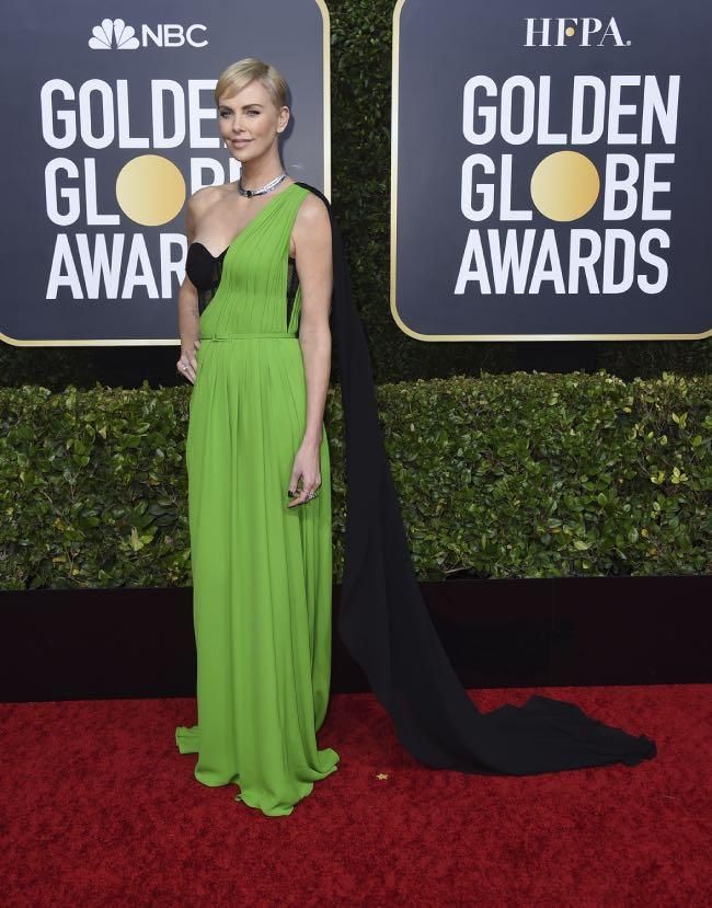 Charlize Theron de Dior en los Globos de Oro 2020