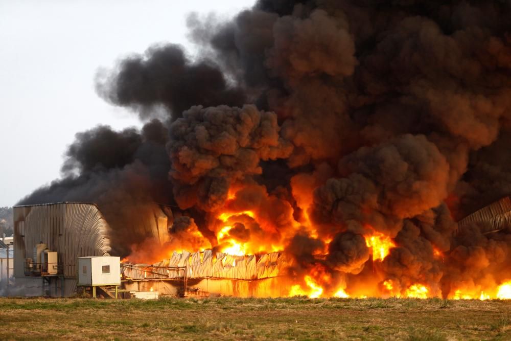 Incendio en una nave industrial de Narón.