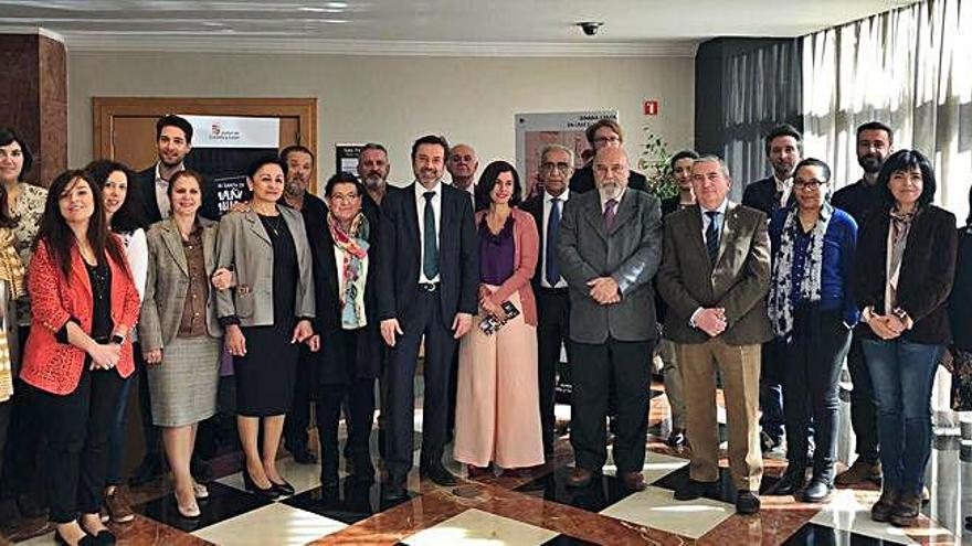 El director general de Turismo (centro), con la delegación regional y de Zamora (a su derecha).