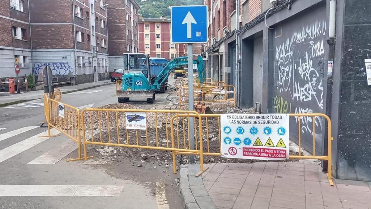 Obras en la calle Langreo.