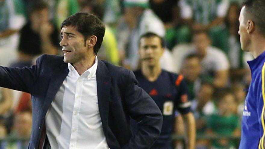 El entrenador del Villarreal CF durante el partido frente al Betis.