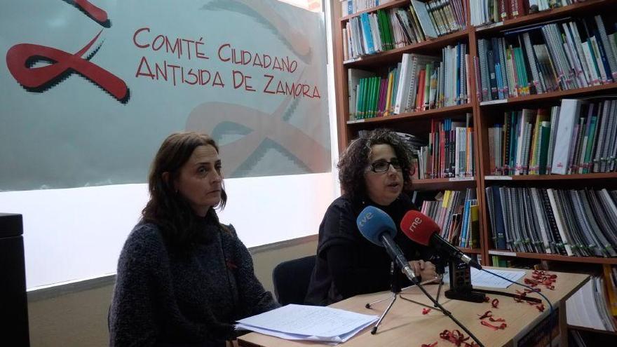 Silvia Alonso (derecha) con Alicia Escarda.