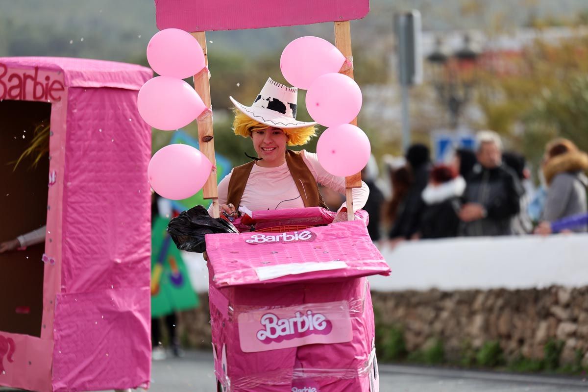 Todas las imágenes de la rúa de carnaval de Sant Josep