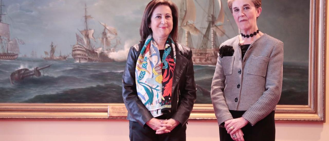 La ministra de Defensa, Margarita Robles, con Paz Esteban, directora del CNI, el 10 de febrero de 2020.