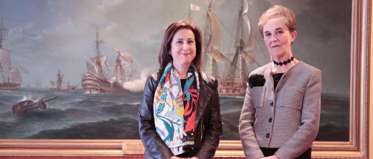 La ministra de Defensa, Margarita Robles, con Paz Esteban, directora del CNI, el 10 de febrero de 2020.