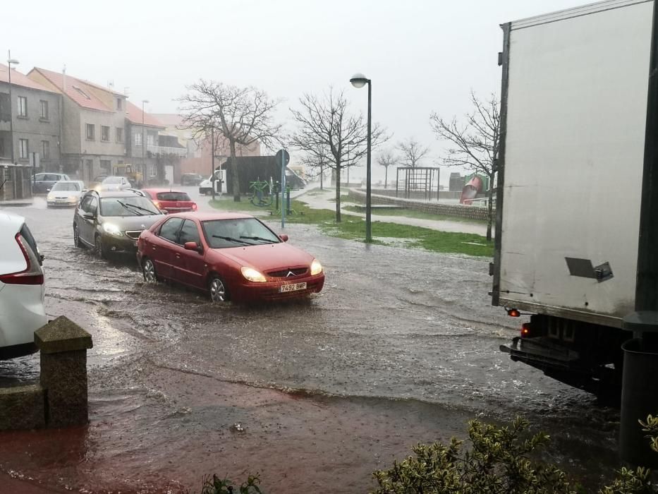 Los efectos de las intensas lluvias en O Grove.