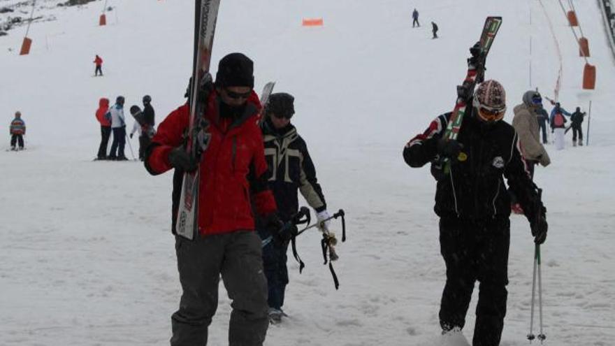 Pajares y Fuentes de Invierno prolongarán la temporada gracias a las últimas nevadas