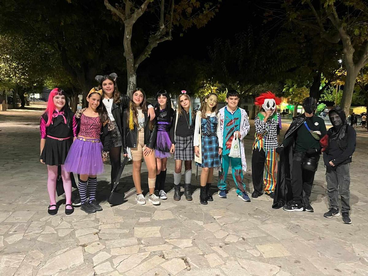 Grupo de jóvenes de Sineu.