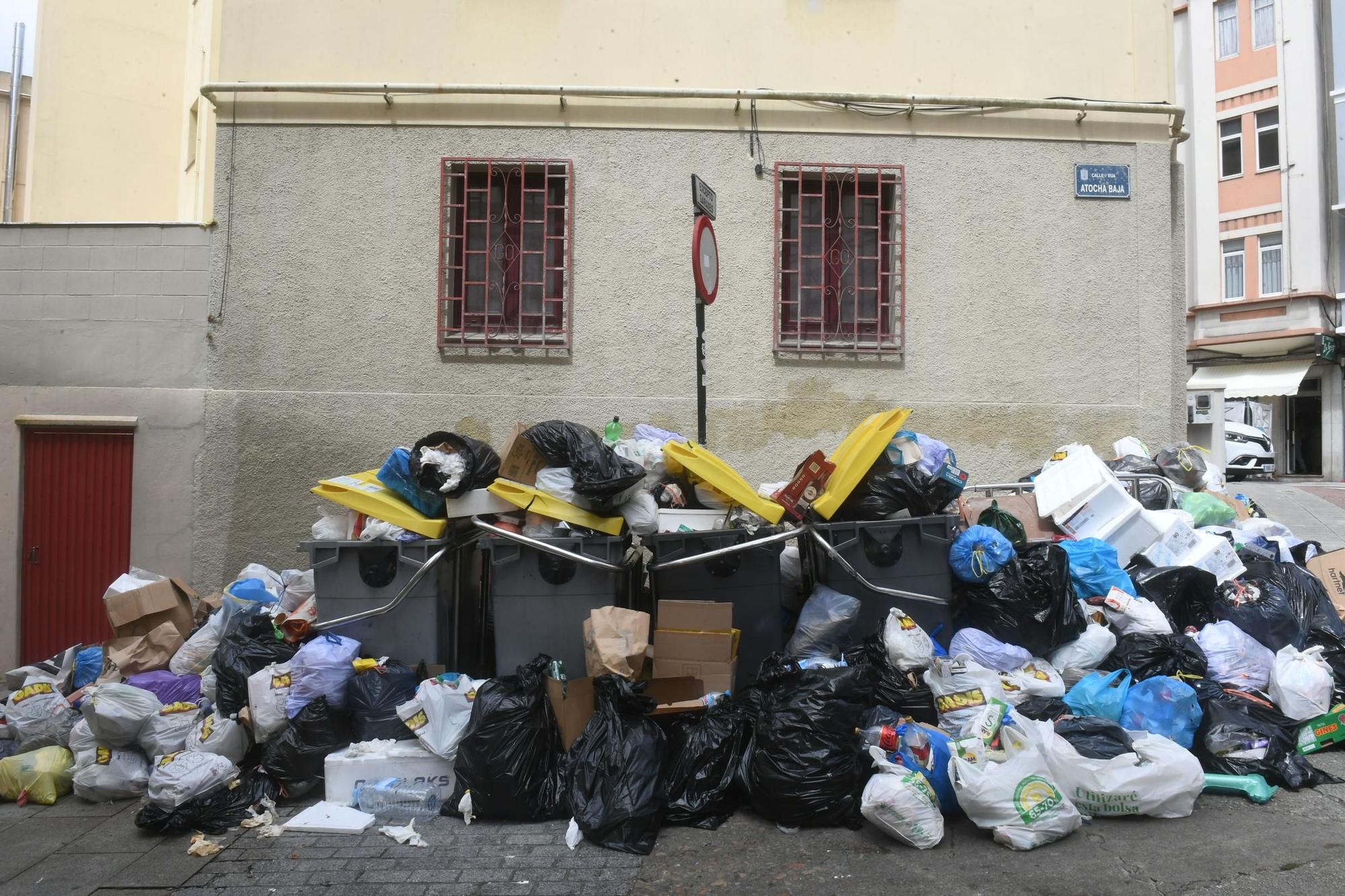 Basura acumulada en Atocha Baja