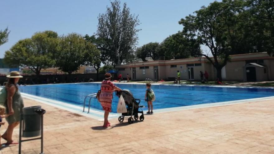 Burjassot y Foios abrirán la piscina y Paterna lo estudia