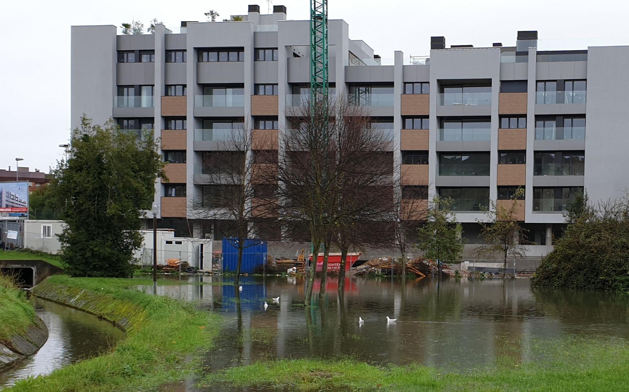 Parque fluvial de Viesques, anegado por las lluvias (1).jpg