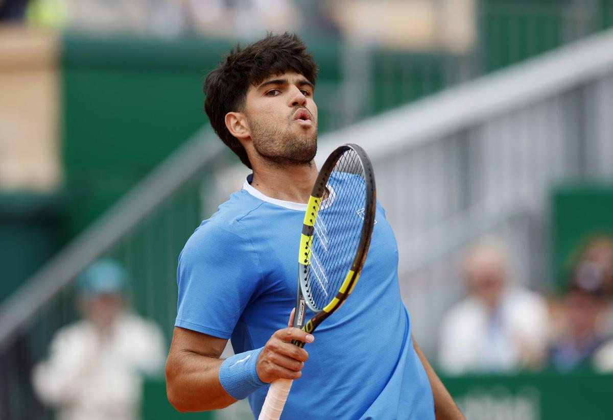 Carlos Alcaraz perdió el número uno en Montecarlo contra Jannik Sinner