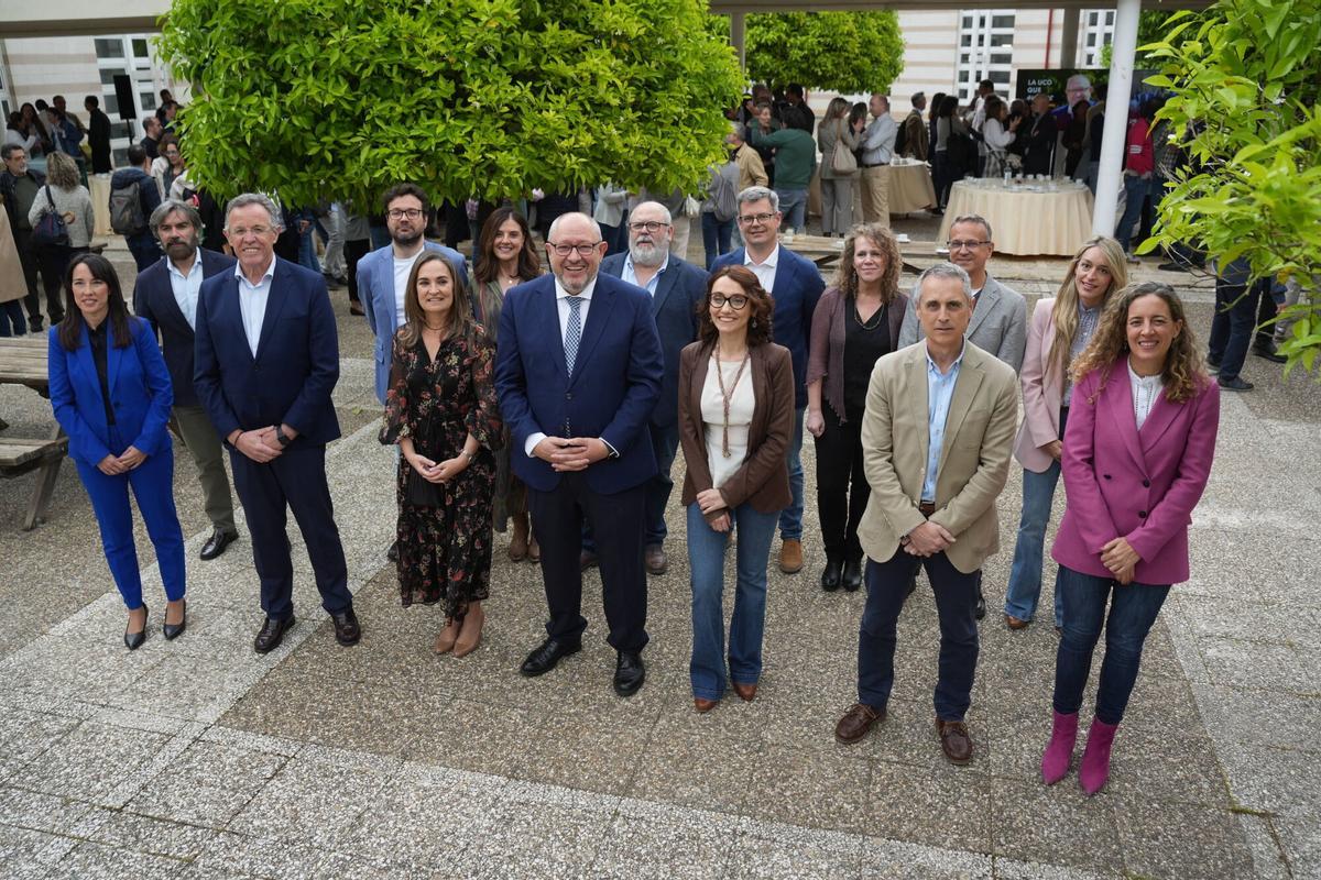 El candidato a rector de la Universidad de Córdoba, Manuel Torralbo, con su equipo.