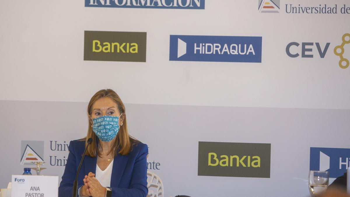 Ana Pastor, vicepresidenta de Congreso, ha participado hoy en el Foro Alicante, organizado por INFORMACIÓN en colaboración con Bankia, la Universidad de Alicante y la patronal CEV.