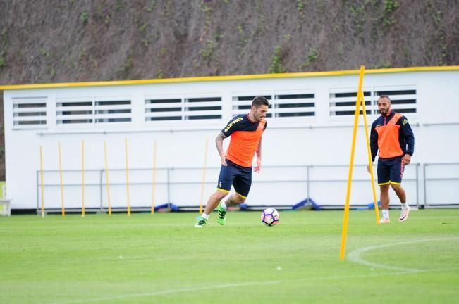 Entrenamiento de la UD Las Palmas en Barranco ...