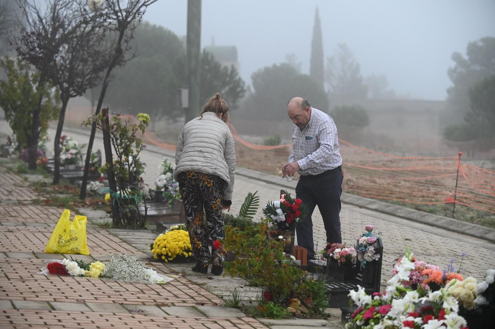 En imágenes | Así ha sido el Día de Todos los Santos en el cementerio de Torrero