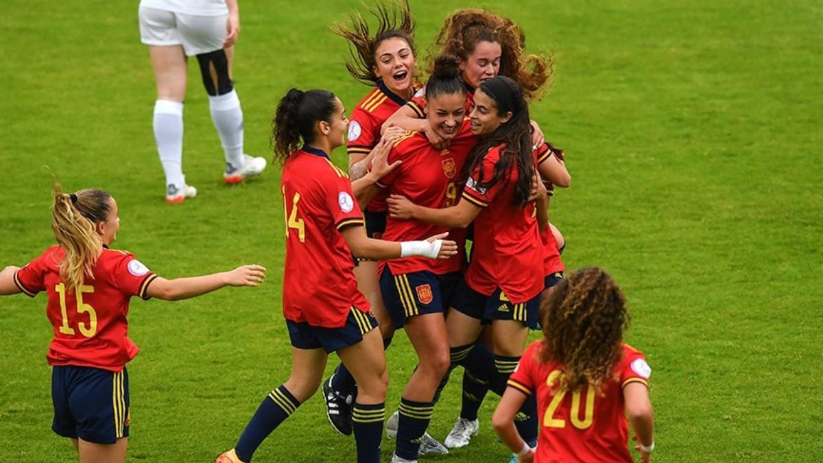 España celebra su victoria ante Finlandia