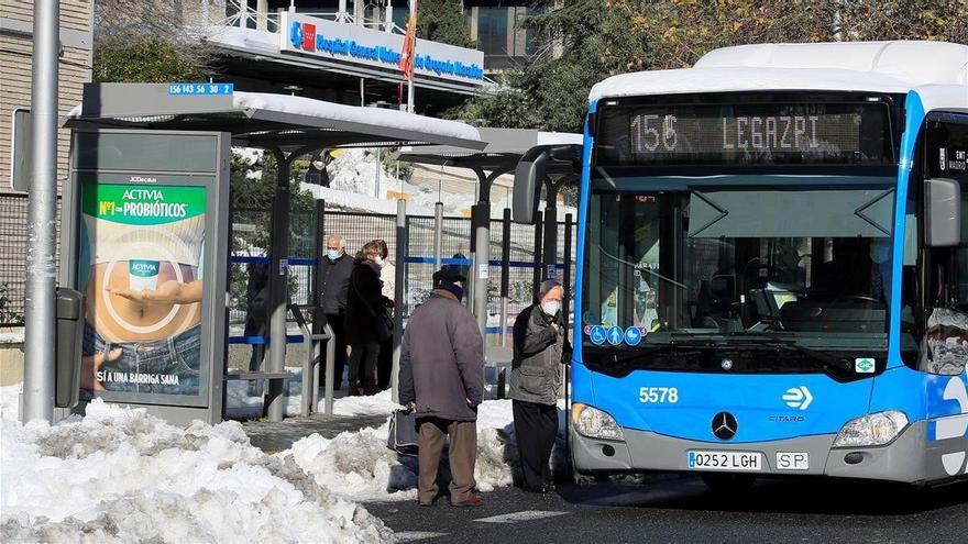 Madrid anuncia que los autobuses serán gratuitos de lunes a miércoles y pide no usar el coche