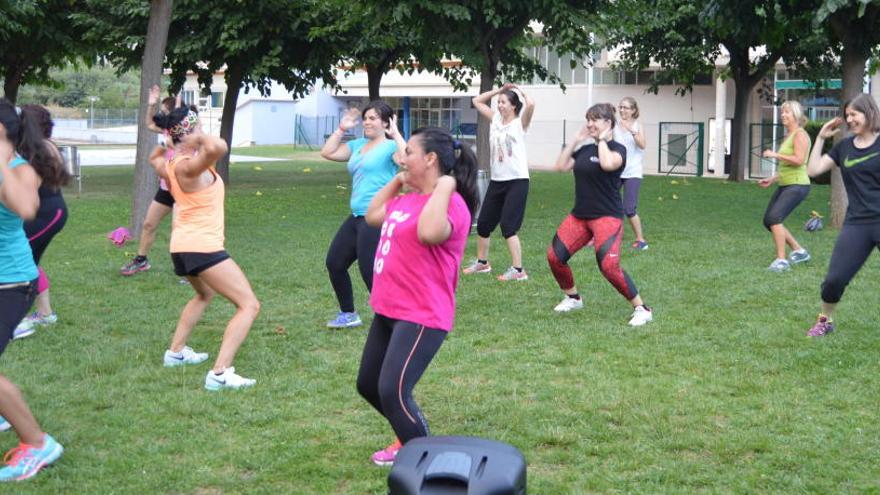 Sessió de zumba a la piscina