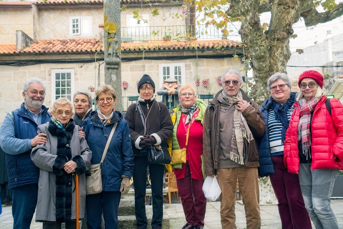 Participantes en el Congreso Europeo de Cofradías Enogastronómicas durante las visitas turísticas organizadas a lugares como O Grove, Pontevedra, Combarro, Santiago y Lalín. Participantes en el Congreso Europeo de Cofradías Enogastronómicas durante las visitas turísticas organizadas a lugares como O Grove, Pontevedra, Combarro, Santiago y Lalín.