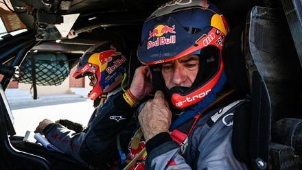 Carlos Sainz, a bordo del Audi en el último Dakar