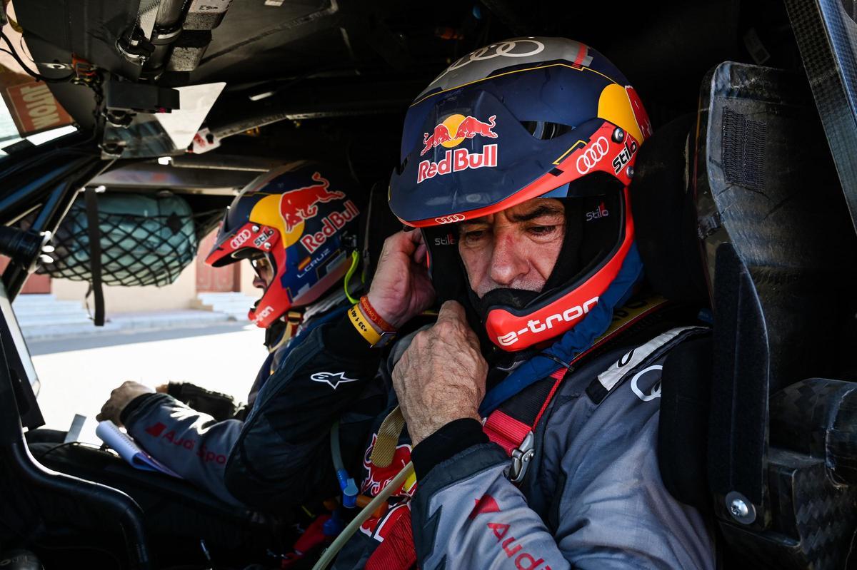 Carlos Sainz, a bordo del Audi en el último Dakar