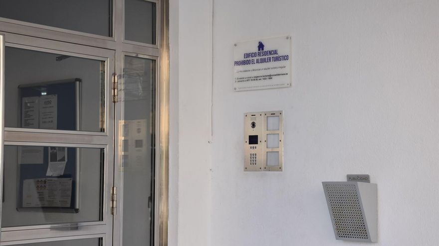 La patronal hotelera pitiusa carga contra los pisos vacacionales y pide «contención» turística