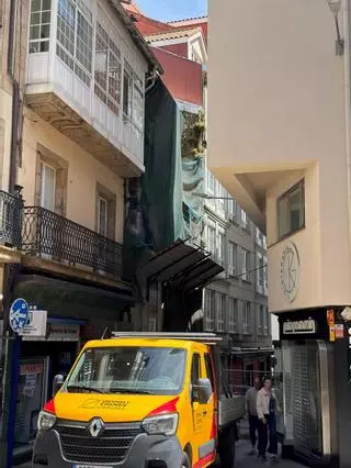 Inminente derribo del edificio en ruinas que mantiene cortada parte de la calle San Nicolás en A Coruña