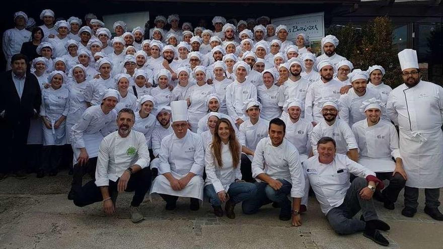 Pepe Solla, ayer durante la sesión con los estudiantes de Gastronomía y Artes Culinarias. // FdV