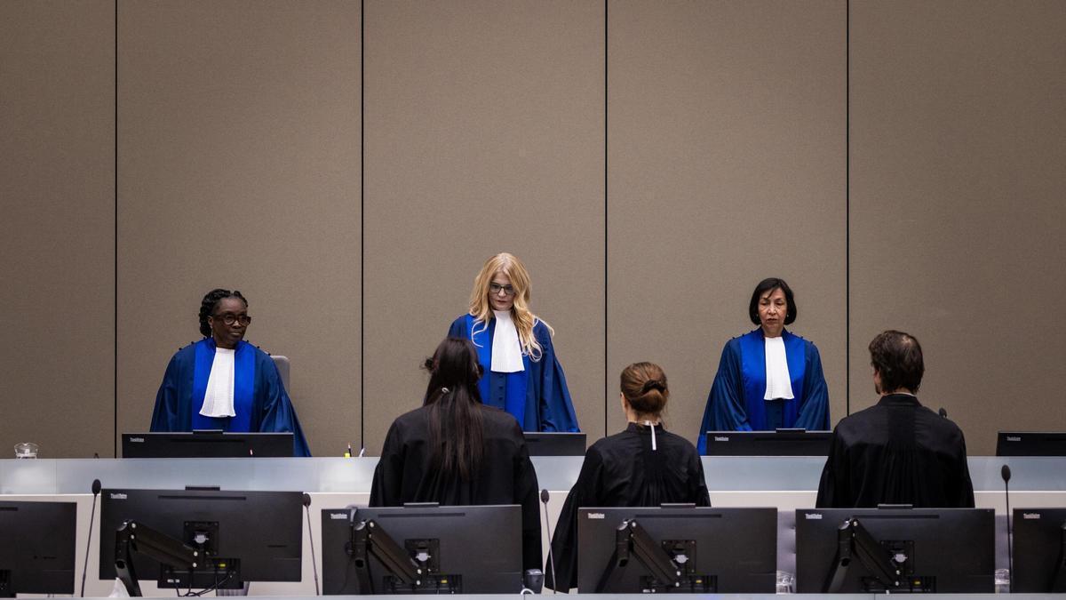 Jueces en una sala del Tribunal Penal Internacional.