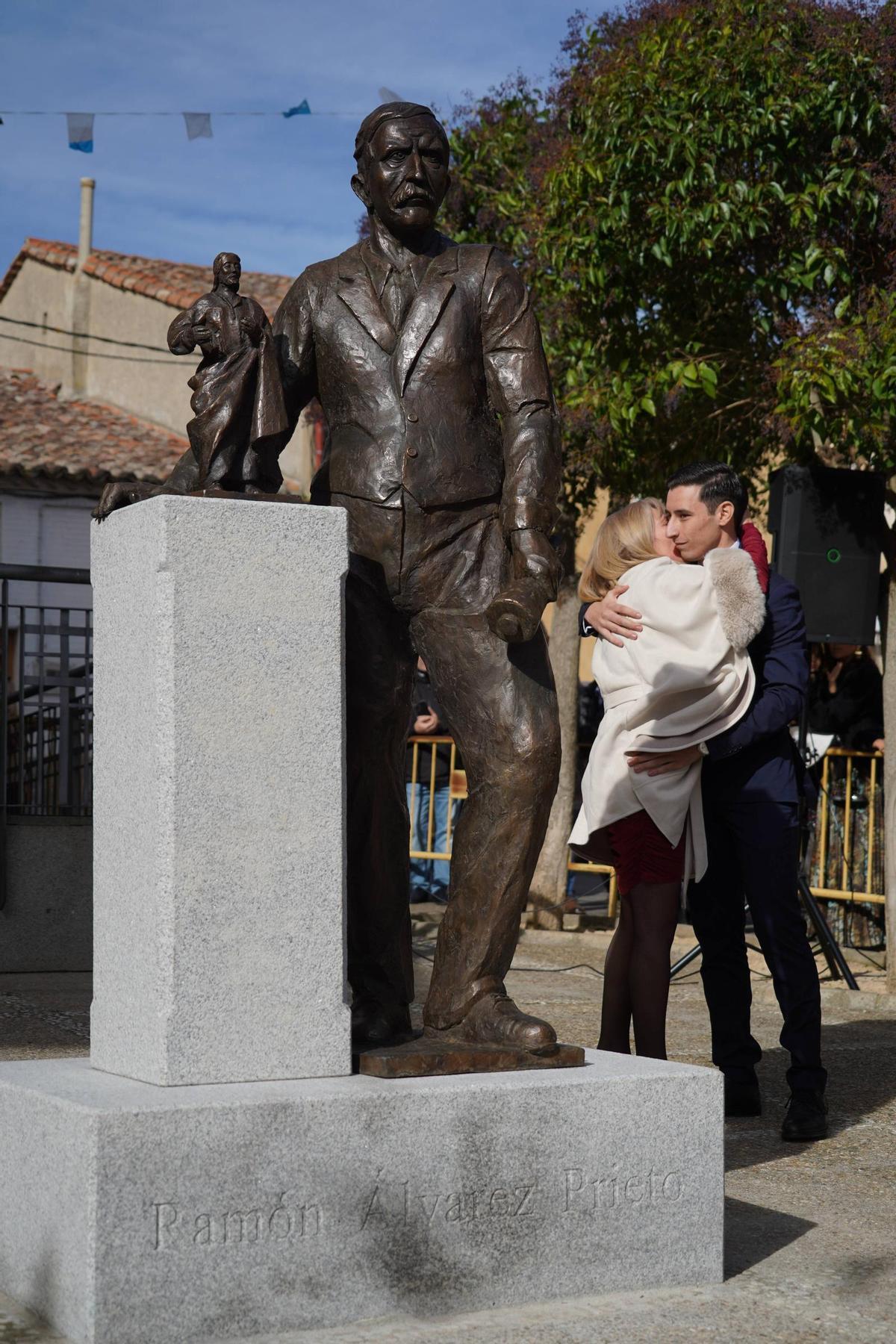 Una estatua de bronce, el recuerdo indeleble de Coreses a Ramón Álvarez