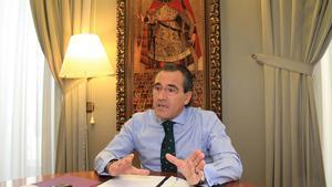 Arturo Torró, en el despacho de la Alcaldía de Gandia, en 2015.