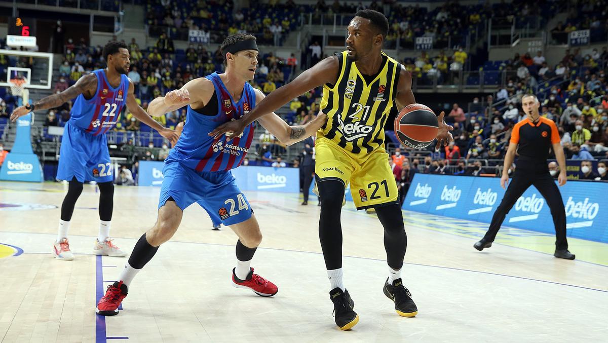 Kuric, en una acción defensiva ante el Fenerbahçe