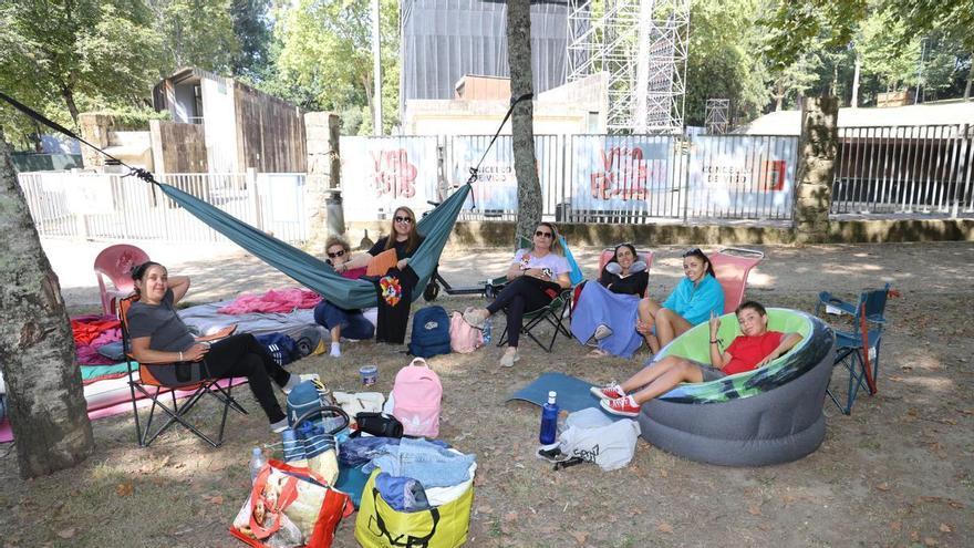 Acampadas en Castrelos a 72 horas del concierto de Alejandro Sanz