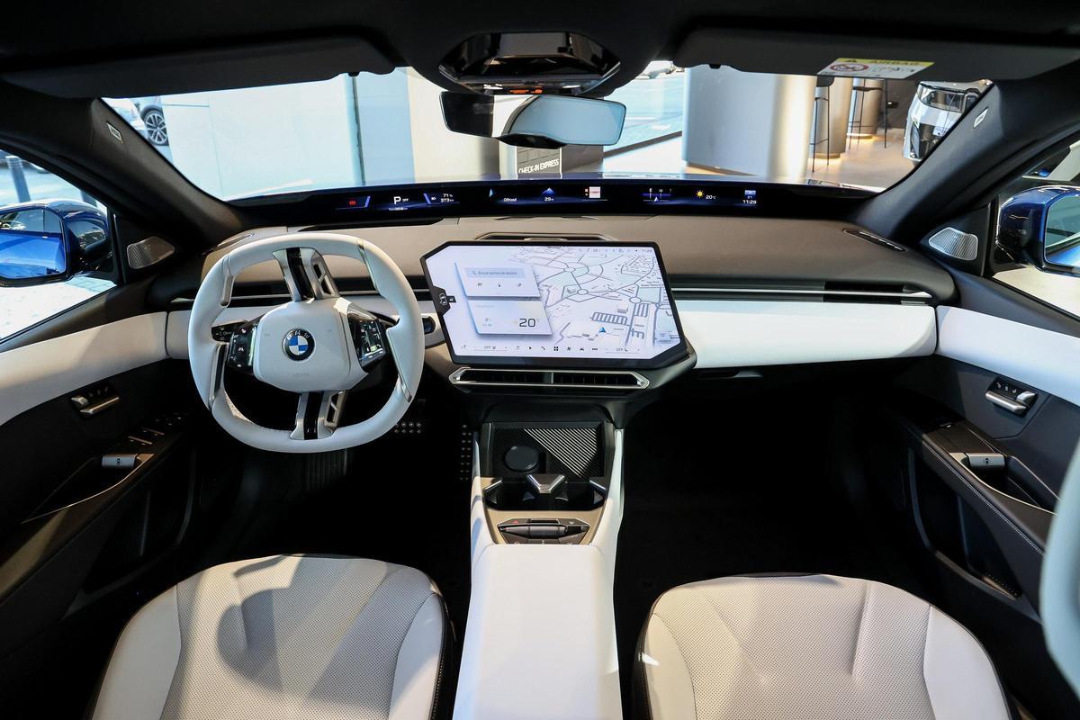 El nuevo sistema operativo BMW Operating System X, que integra navegación, entretenimiento y personalización.