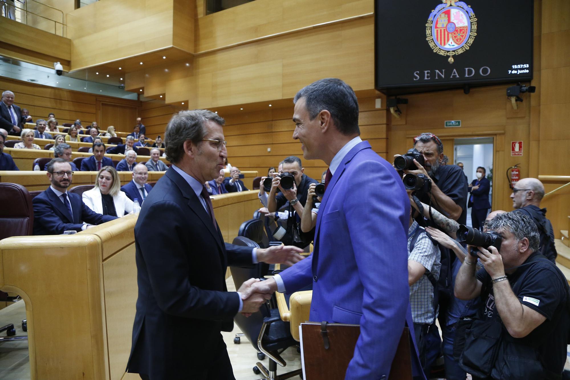 Pedro Sánchez y Alberto Núñez Feijóo, en su primer cara a cara en el Senado. EPC