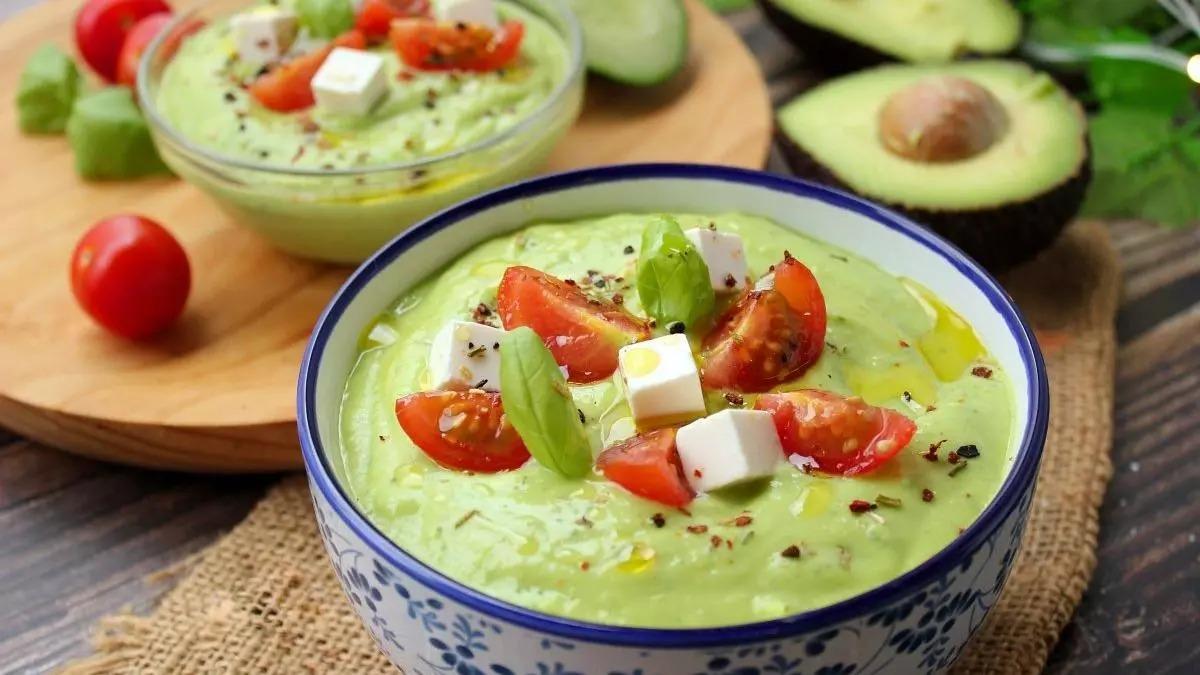 Descubre la receta del gazpacho verde que triunfa en verano.