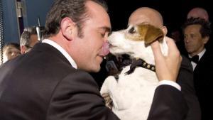 El actor Jean Dujardin, junto al perro Uggie