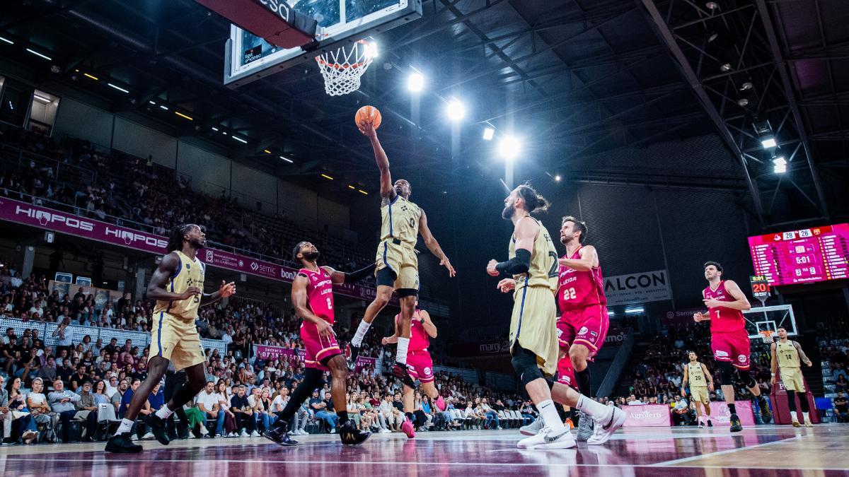 Punter anota ante el Hiopos Lleida