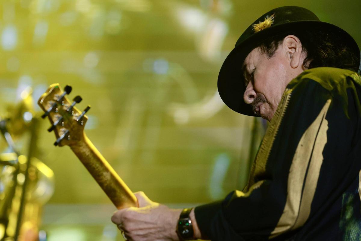 El regreso del legendario guitarrista Carlos Santana a València, en imágenes