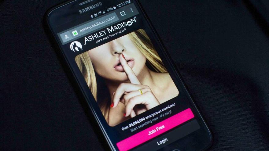 Ashley Madison estaba lleno de robots fingiendo ser mujeres