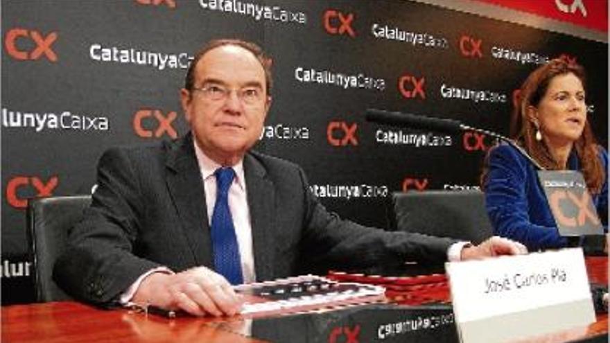 En primer terme, el president de Catalunya Banc, José Carlos Pla