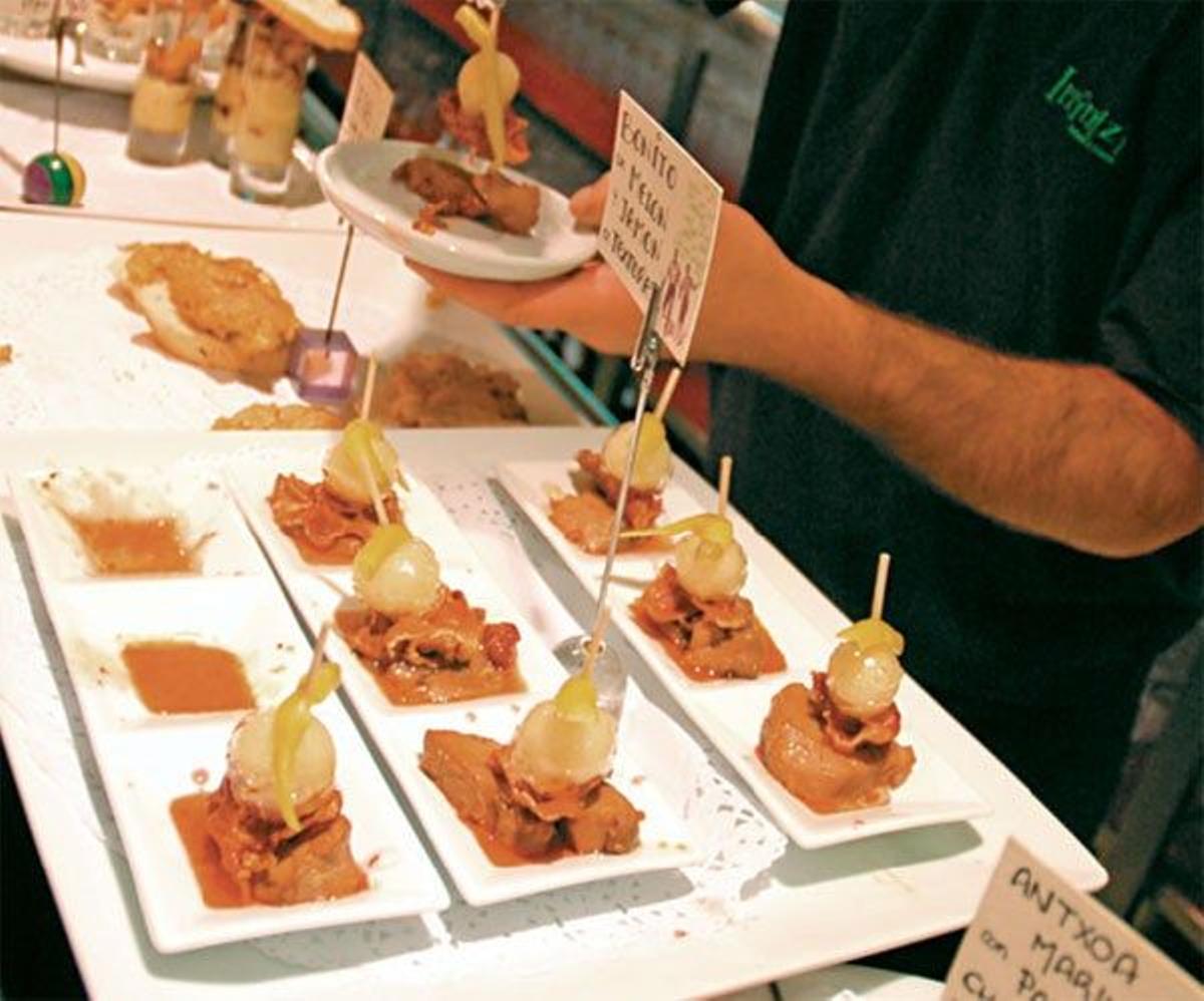 Barra de pinchos de diseño en el bar Irrintzi.