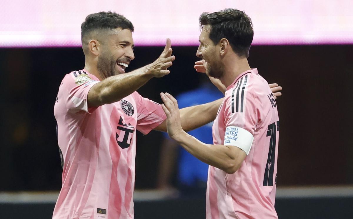 Jordi Alba y Leo Messi siguen siendo aún compañeros en el Inter de Miamie