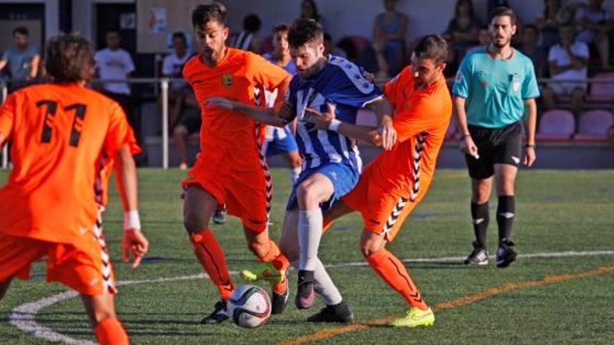 El Llagostera, a la foto en l&#039;amistós davant el Figueres, va aconseguir superar el Júpiter.