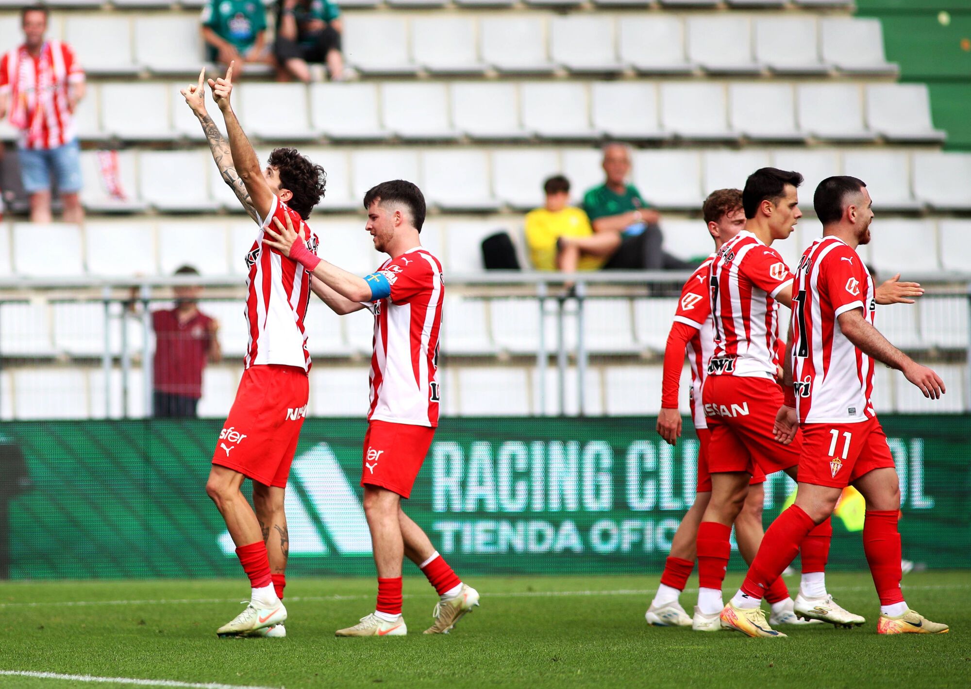 EN IMÁGENES: El último partido de la temporada del Sporting, disputado en Ferrol