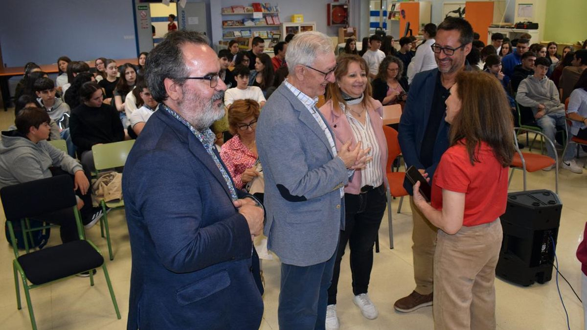 La visita de Montoliu al IES de Valga.