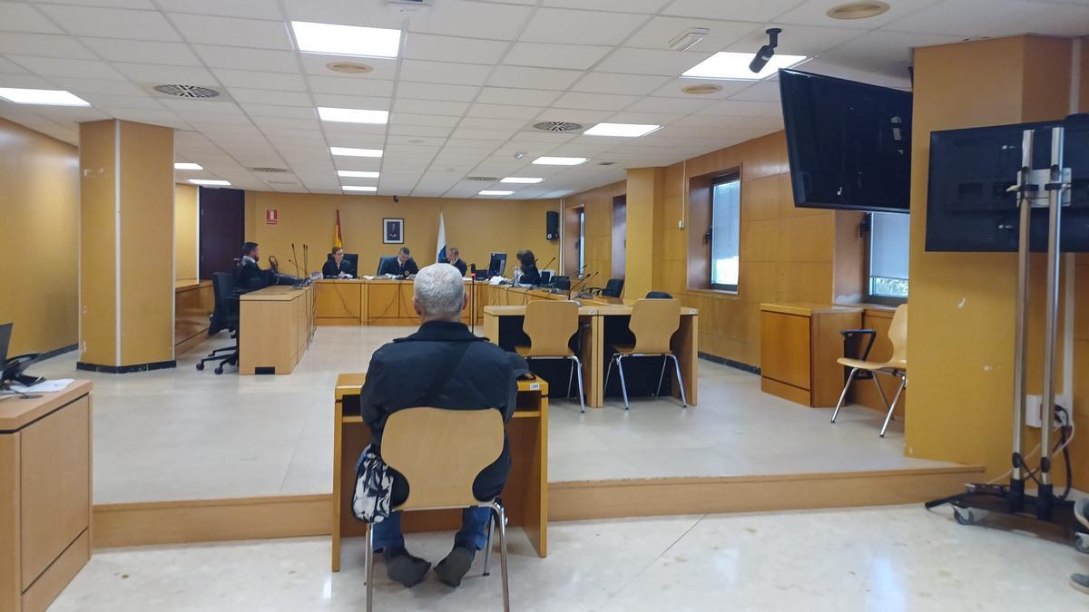 Un momento del juicio contra un acusado por delito de odio en Tenerife.