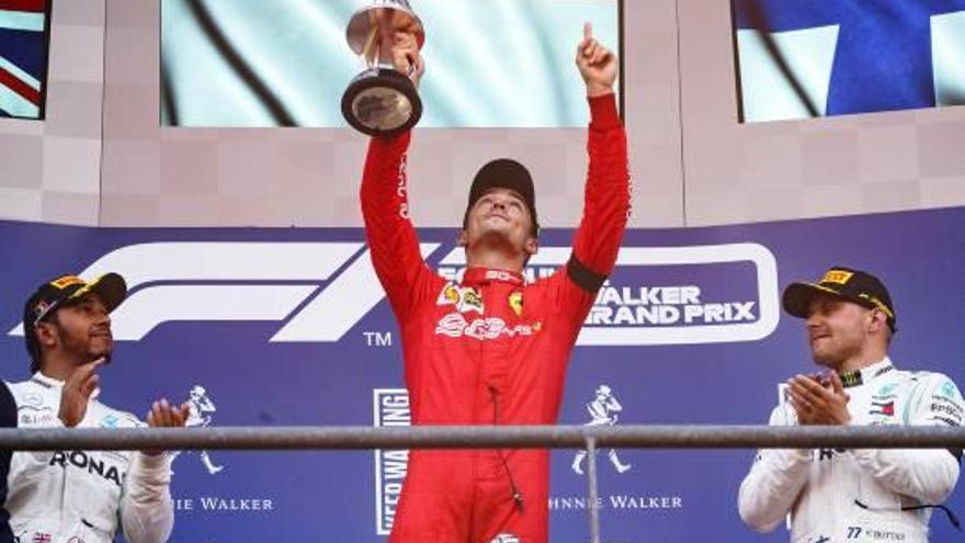 Leclerc dedica su triunfo en Spa al Anthoine Hubert, fallecido el sábado en un accidente.