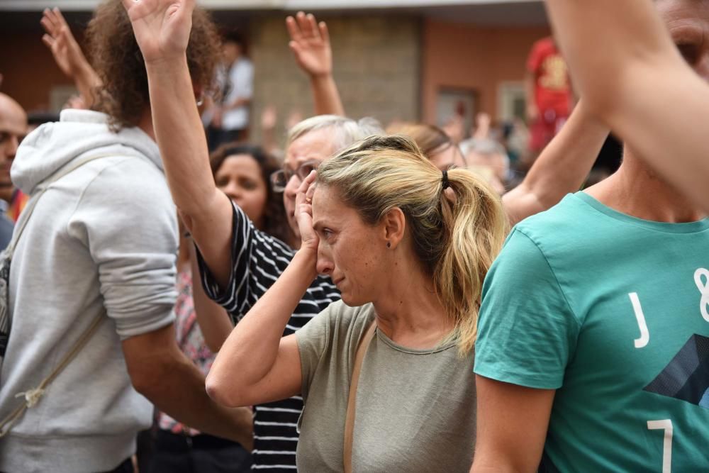 Multitudinària manifestació contra la violència a Manresa